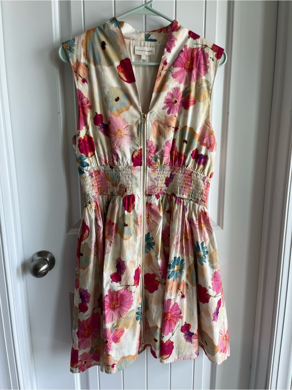entro Cream Floral Midi Dress with Pink and Coral Blooms. Size Medium